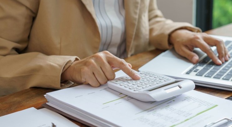 Does consolidating debt really save you money?